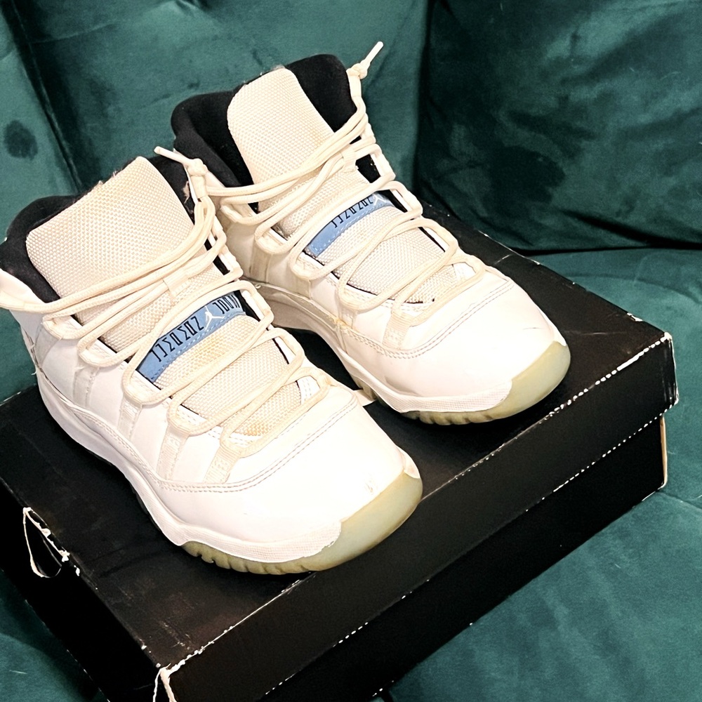 Jordan 11 Retro “Legend Blue” size 3Y